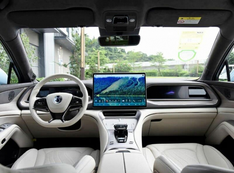 Детище BYD и Mercedes-Benz наконец представлено официально: кроссовер Denza N7 оказался гораздо дешевле, чем ожидалось