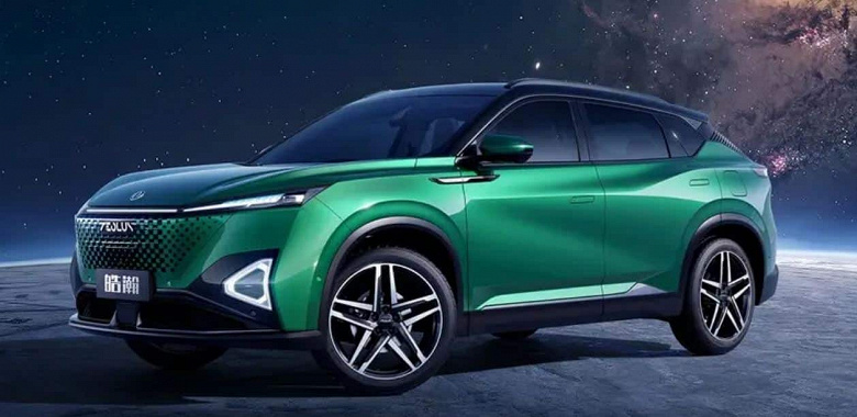 Запас хода 1350 км, 360 л.с. и разгон от 0 до 100 км/ч за 6 с. Стартовал приём предварительных заказов на Dongfeng Aeolus Haohan 