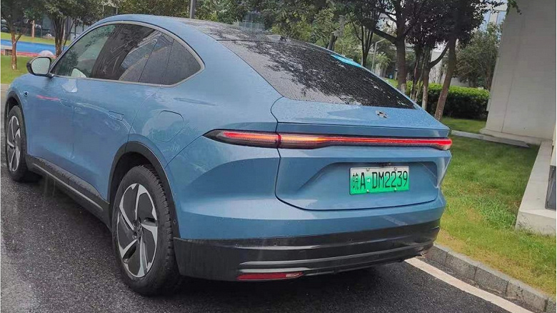 Лазерный дальномер, автопилот, камеры, выдвижные ручки, сменная аккумуляторная батарея. Три версии Nio EC6 NT2 заметили на тестах до анонса