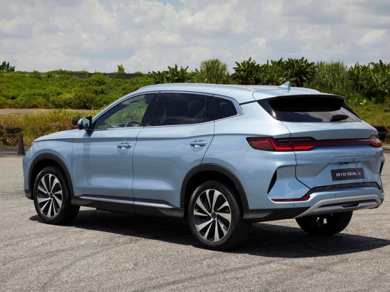 BYD Seal U &mdash; новая модель популярного бренда для Европы. Кроссовер оснащен огромным поворотным экраном