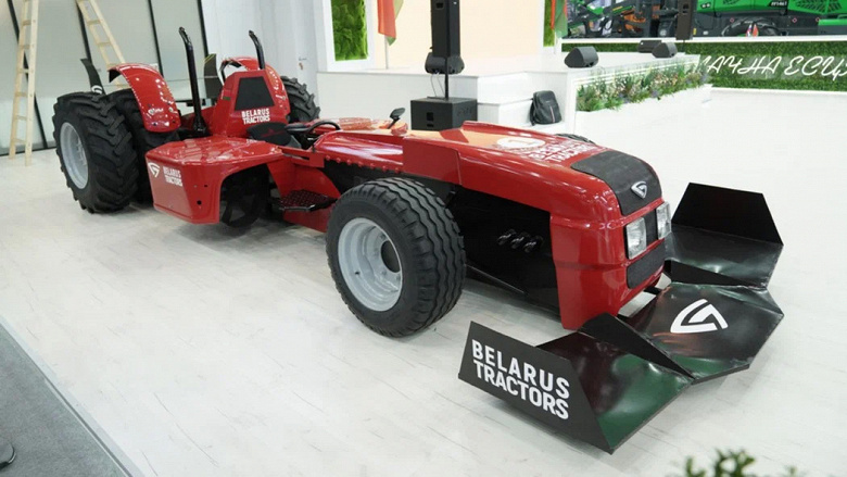 В России представили «бешеный» трактор Belarus. Говорят, он может разогнаться до 320 км/ч