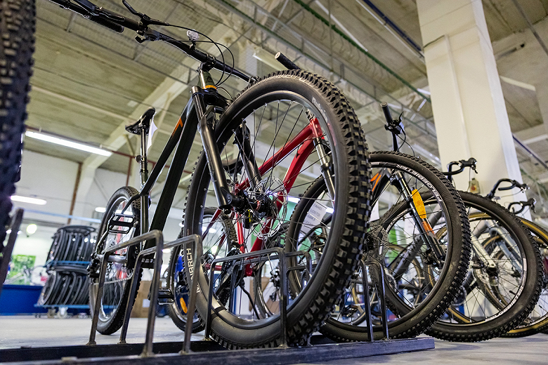 В России впервые запустили серийный выпуск велосипедов с карбоновыми рамами