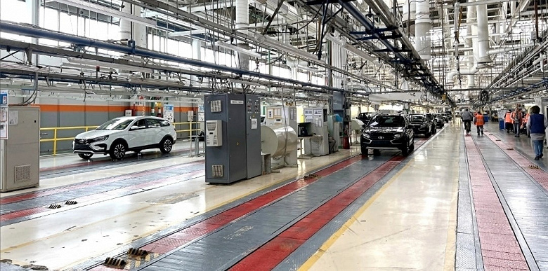 За двойную оплату: сотрудники АвтоВАЗа за несколько дней собираются доделать и отправить в салоны тысячи Lada Vesta NG