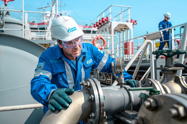 «Газпром нефть» заправила судно отработанным фритюрным маслом из «Вкусно — и точка»