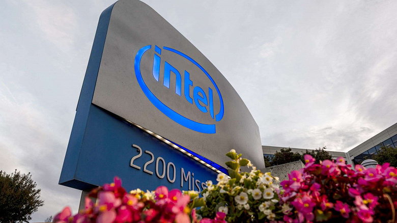 Выручка Intel продолжает падать, но компания хотя бы вернулась к прибыльности