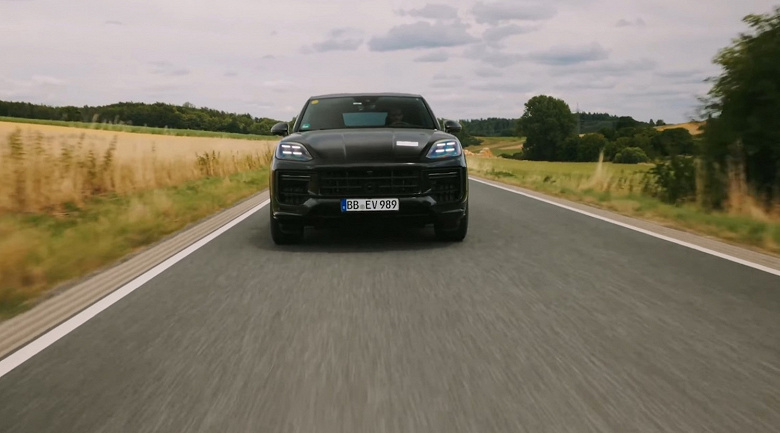 Это самый мощный серийный Porsche Cayenne. 700-сильный внедорожник впервые показали на видео