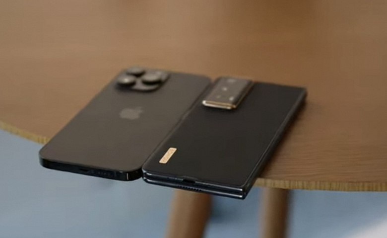 Будто смартфоны совершенно разных поколений. Самый тонкий в мире складной смартфон Honor Magic V2 сравнили с iPhone 14 Pro Max и другими телефонами