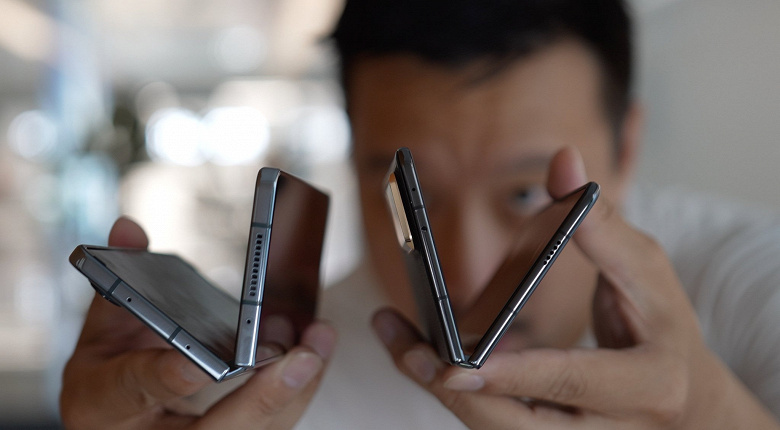 Будто смартфоны совершенно разных поколений. Самый тонкий в мире складной смартфон Honor Magic V2 сравнили с iPhone 14 Pro Max и другими телефонами