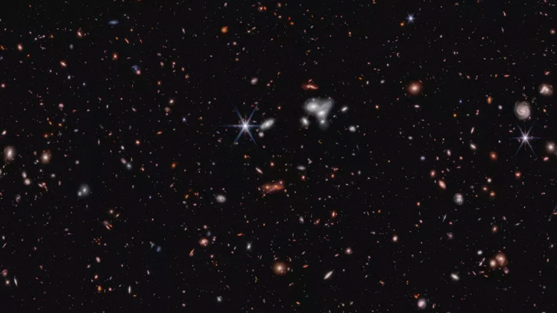 Такого мы ещё не видели: космический телескоп James Webb обнаружил самую далёкую активную сверхмассивную чёрную дыру