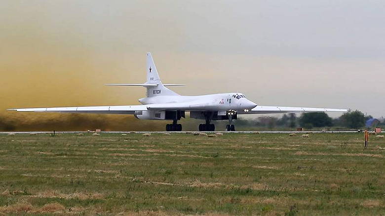 Улучшенный Ту-160М получил новейшее вооружение, комплекс РЭБ и другое современное оборудование