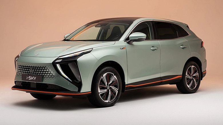 Среднеразмерный кроссовер с двигателем мощностью 204 л.с. за 4,49 млн рублей? Зато российский. Дилер озвучил стоимость Evolute i-SKY