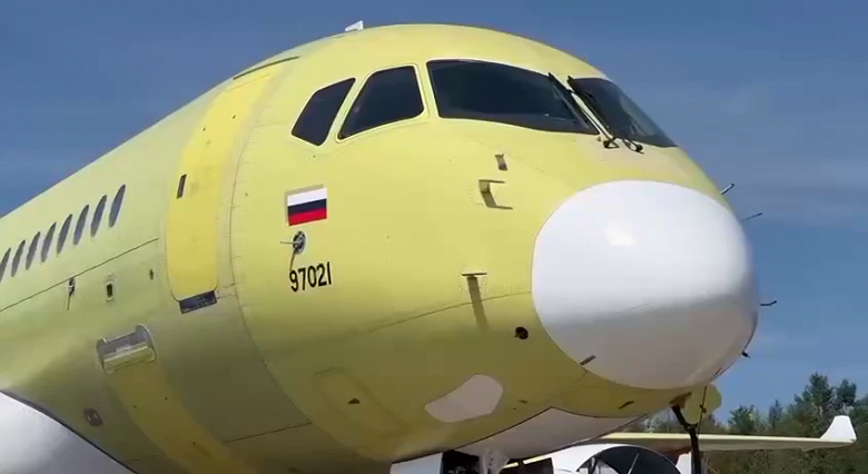 Импортозамещённый авиалайнер SuperJet SJ-100 уже «бегает по полосе». Скоро первый полёт?