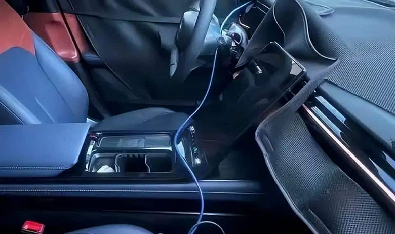 Лидар, камеры высокого разрешения, Galaxy N OS, большие экраны и стремительный профиль. Новейший седан-купе Geely Galaxy E8 впервые заметили на дороге