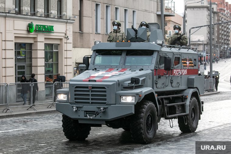 В России делают беспилотник «Зубило» и бронеавтомобиль «Титан». Их покажут на этой неделе