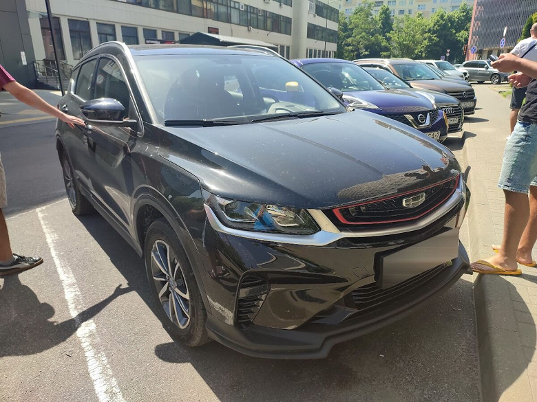 Упавший рубль и новые ставки утильсбора отправили россиян за машинам на вторичный рынок