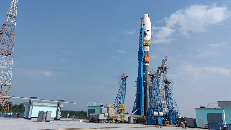 Ракету с автоматической станцией «Луна-25» установили на стартовый комплекс космодрома