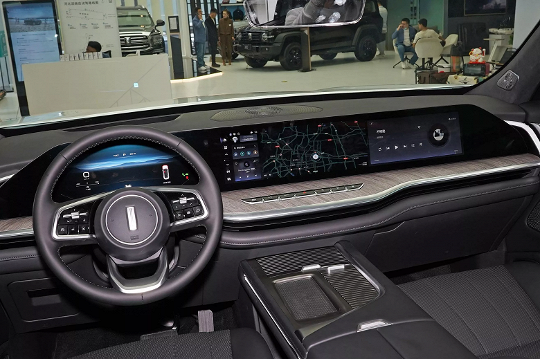 В России появился аналог BMW X7 и Mercedes-Benz GLS с запасом ход 1200 км: сколько просят за премиальный кроссовер Wey Lanshan?