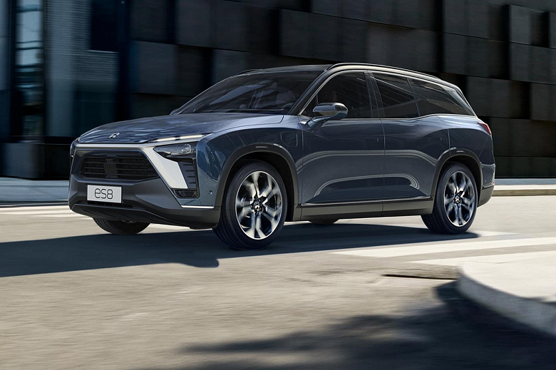 Новейшие электромобили продолжают сгорать с водителями: после аварии Nio ES 8 женщина не успела выбраться из машины