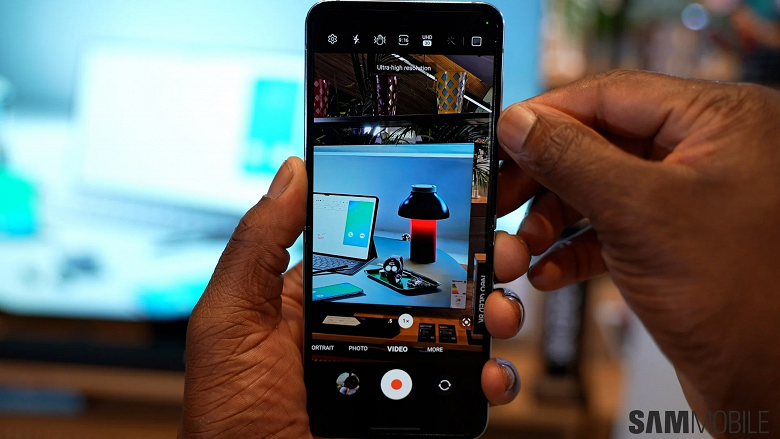 Живые люди складывают и раскладывают в прямом эфире: Motorola Razr 40 Ultra и Samsung Galaxy Z Flip5 в многочасовом тесте на прочность