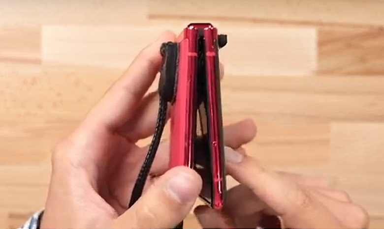 Живые люди складывают и раскладывают в прямом эфире: Motorola Razr 40 Ultra и Samsung Galaxy Z Flip5 в многочасовом тесте на прочность