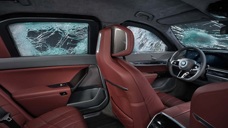 Представлены BMW 7-серии и BMW i7 Protection, защищенные от выстрелов из стрелкового оружия и атак дронов-камикадзе