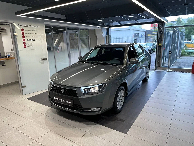 Круиз- и климат-контроль, электропривод водительского кресла, камера заднего вида — всего за 1,5 млн рублей. В Россию начали продавать Iran Khodro Dena