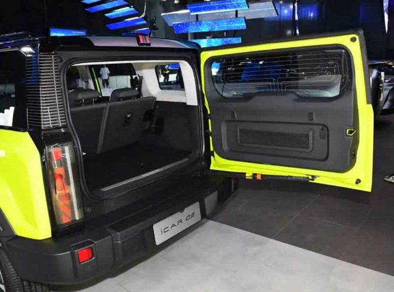 Необычный дизайн, автопилот, полный привод, солнечные панели для увеличения запаса хода, большой экран — всего за $20 000. Представлен внедорожник Chery iCar 03