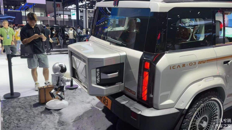 Необычный дизайн, автопилот, полный привод, солнечные панели для увеличения запаса хода, большой экран — всего за $20 000. Представлен внедорожник Chery iCar 03