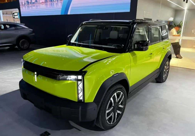 Необычный дизайн, автопилот, полный привод, солнечные панели для увеличения запаса хода, большой экран — всего за $20 000. Представлен внедорожник Chery iCar 03