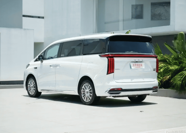 «Убийца Toyota Alphard» с пожизненной гарантией, огромным холодильником и максимальным комфортом. Предпродажи Great Wall Motor Wey Gaoshan начались в Китае
