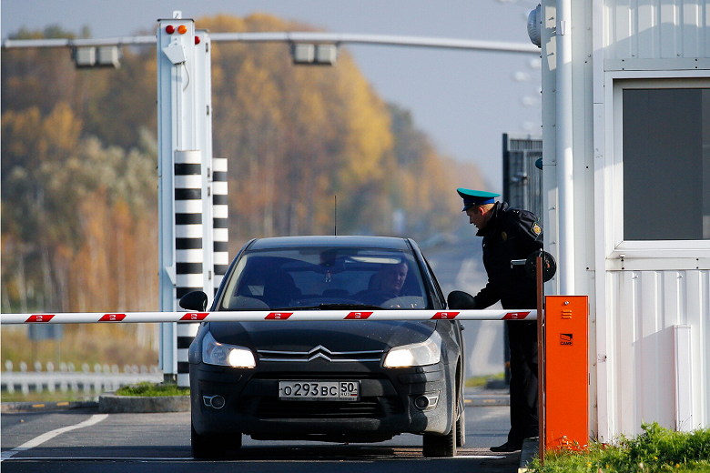 «Ни один российский автомобиль в Польшу не въедет». Ранее запрет ввели Финляндия, Эстония, Латвия и Литва
