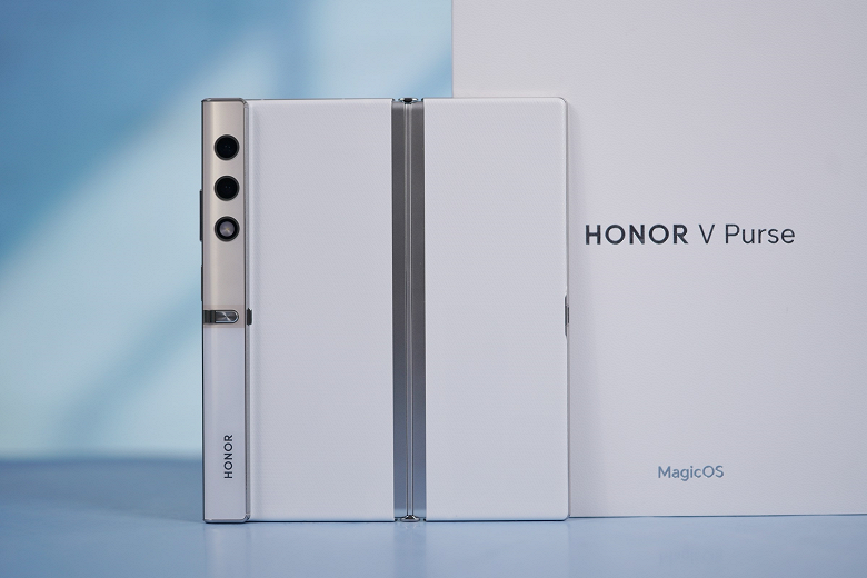 Первый в мире «смартфон-клатч» за 800 долларов: живые фото Honor V Purse и распаковка