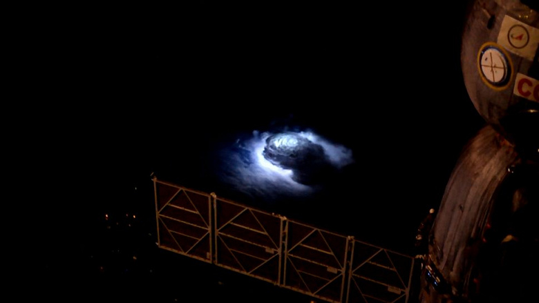 Вглубь грозовых туч из МКС: астронавт Андреас Могенсен и его новая камера будут изучать редчайшие молнии