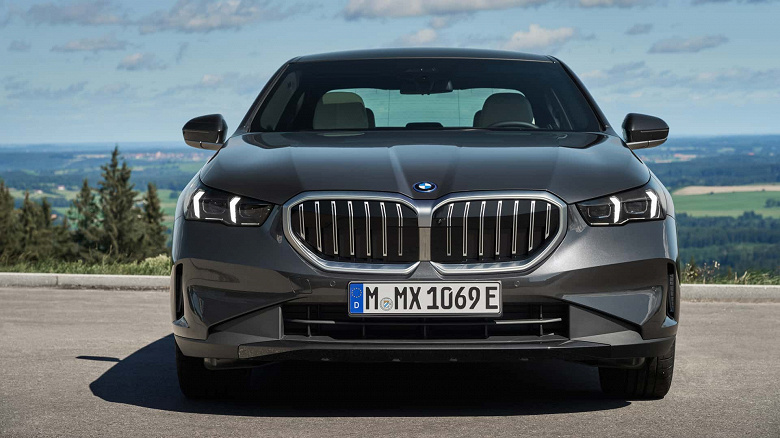 Представлены BMW 530e и 550e xDrive с расходом топлива до 1 л на 100 км