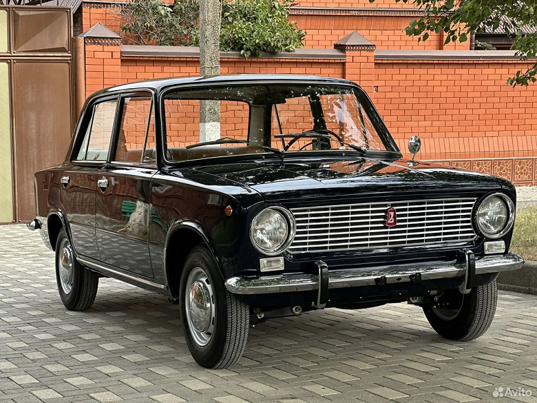 48-летнюю «Копейку» в состоянии нового авто выставили на продажу. Lada Vesta NG сегодня стоит значительно меньше
