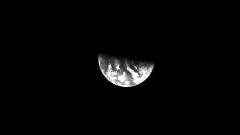 Японская миссия SLIM сделала изображение Земли в процессе теста камеры, которая поможет зонду совершить точную посадку на Луну