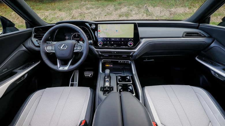 Шумно, валко и с турбоямой. Новейший кроссовер Lexus TX 2024 прошел первый тест-драйв за несколько недель до старта продаж