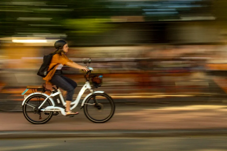 Во Франции «разгон» электрического велосипеда может закончиться большим штрафом и тюремным заключением 