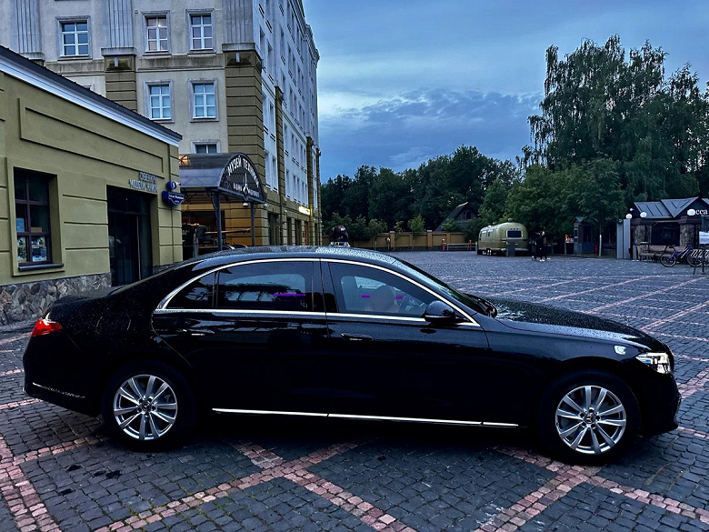 Новейшие немецкие броневики Mercedes привозят в Россию несмотря на санкции. На продажу выставили Mercedes-Benz S 680 Guard 4Matic как у канцлера Германии