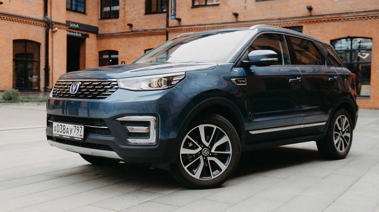 Geely Atlas Pro, GAC GS5 и целых три кроссовера Changan: топ-5 самых дешевых автомобилей в России с «автоматом»