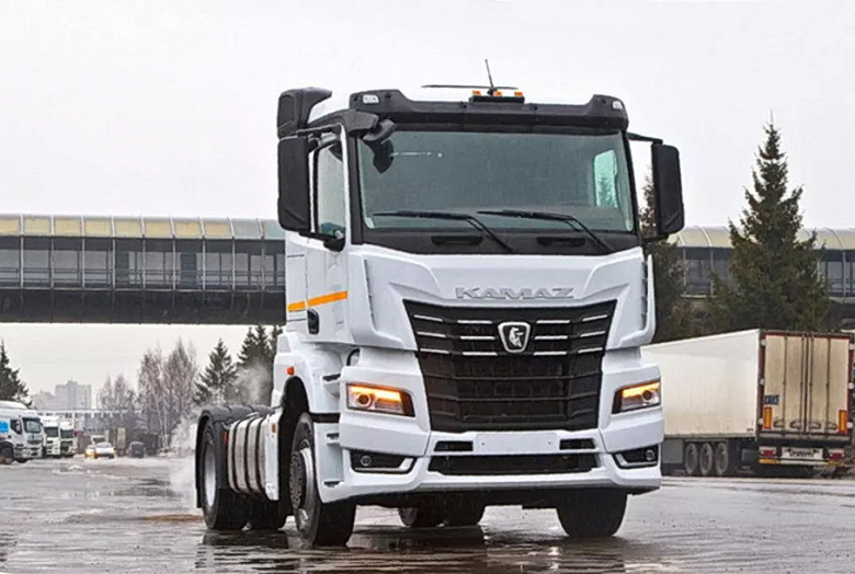 КамАЗ провалился: впервые в топ-5 продаж грузовиков России нет ни одной модели КамАЗа