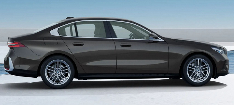 В России уже можно заказать новейший седан BMW 5 серии в кузове G60 с бензиновым мотором