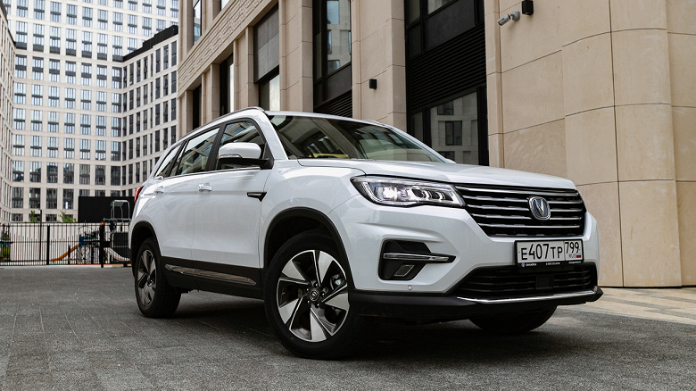 Geely Atlas Pro, GAC GS5 и целых три кроссовера Changan: топ-5 самых дешевых автомобилей в России с «автоматом»