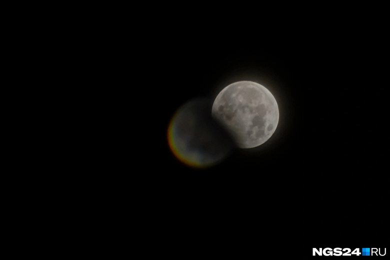 Обошлись без «кровавой» Луны: как прошло последнее затмение 2023 года, фото и видео