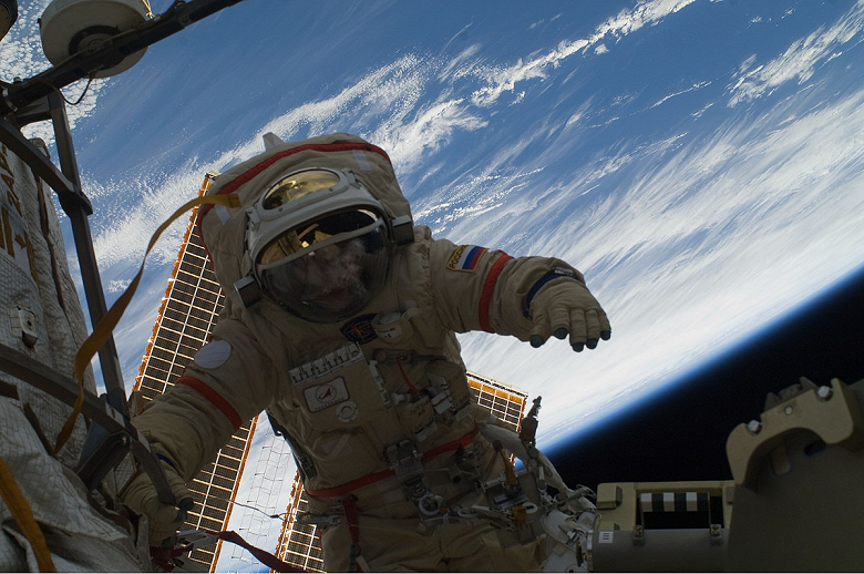Из-за утечки теплоносителя в российском модуле на МКС выход астронавтов в открытый космос снова отложили