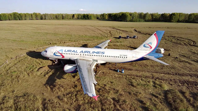 Двигателям российского Airbus, севшего в поле, даже не требуется восстановительный ремонт. Авиакомпания рассматривает взлёт самолёта с поля