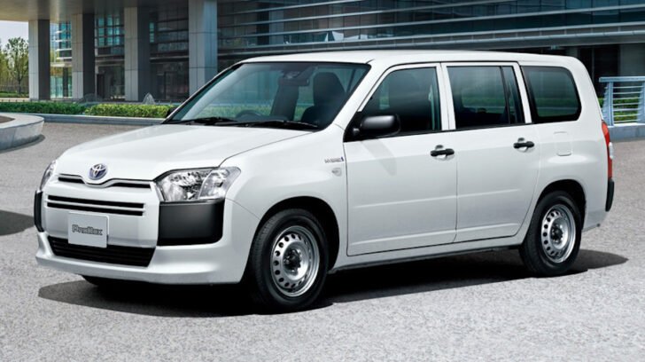 В Россию приехала вместительная Toyota по цене самой доступной Lada Granta. За Toyota Probox просят всего 733 тыс. рублей