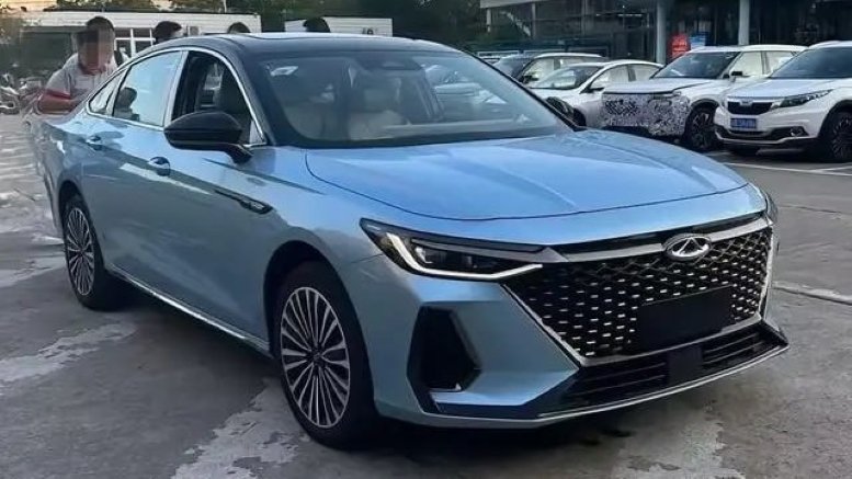 Раскрыты характеристики заменителя Toyota Camry, способного проехать 1400 км на баке бензина. Гибридный бизнес-седан Arrizo 8 приедет в России в 2024 году