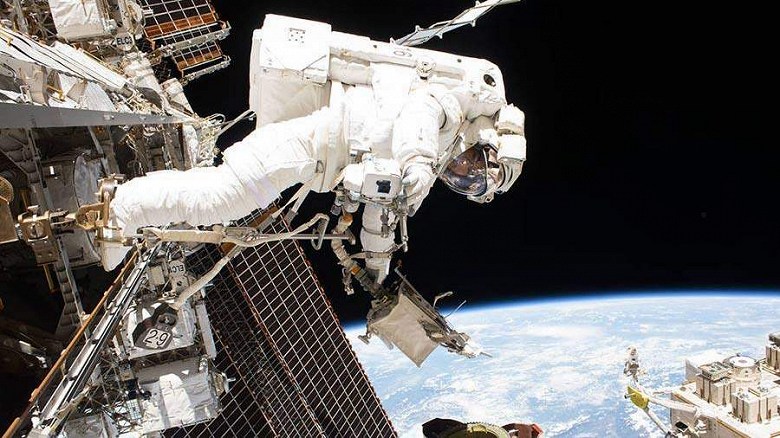 Из-за ситуации с российским модулем на МКС выходы астронавтов в открытый космос отложили