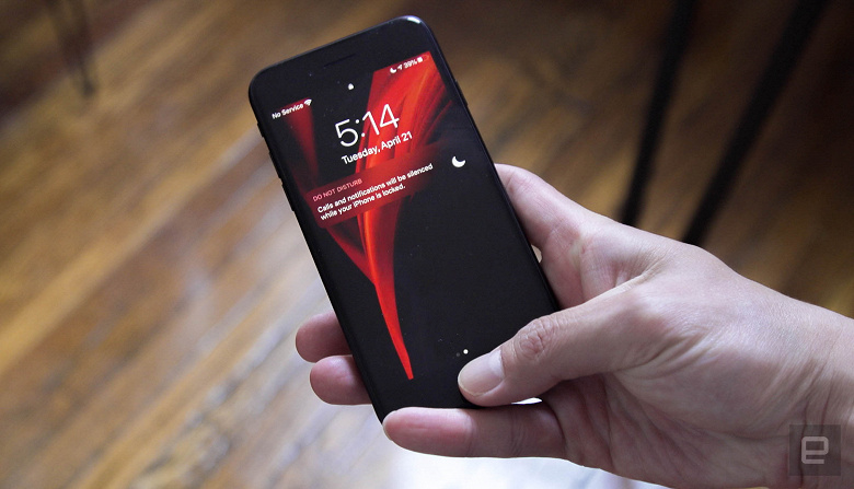 Apple заподозрили в намеренном замедлении бюджетного iPhone SE